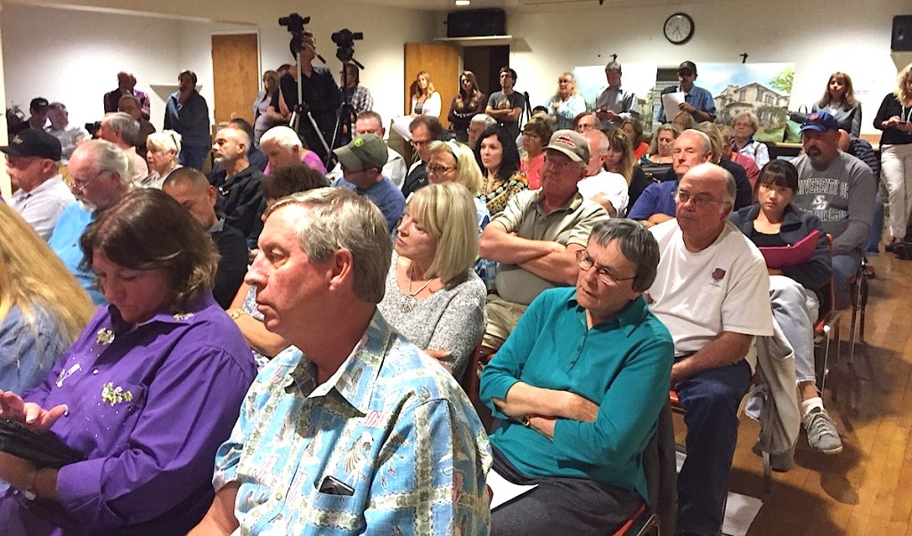 Crowd at Valley Center Community Planning Group meeting to consider Lilac Hills Ranch.